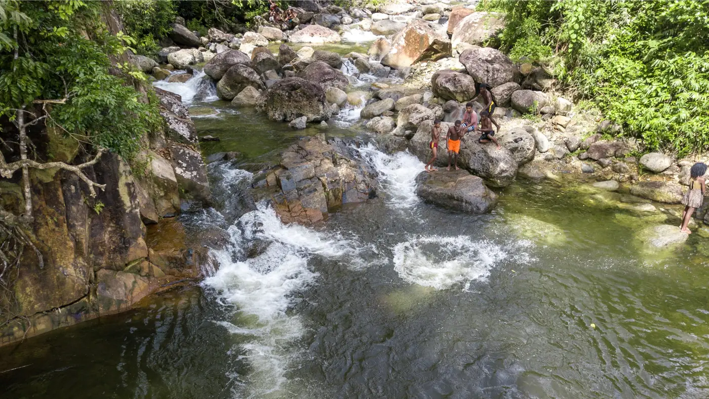 Forêt tropicale et cascade à Masoala